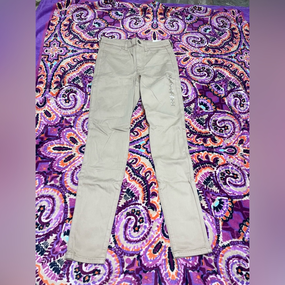 American Eagle khaki pants. Size 6. 2 pairs available.